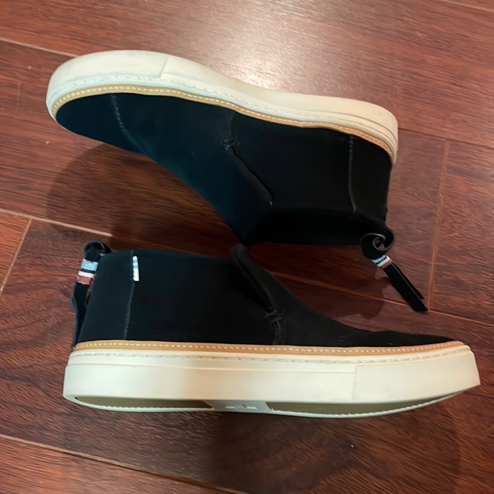 Toms slip ons